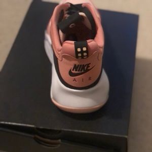 Nike Air brand new-never worn 6 big boys (8 women)